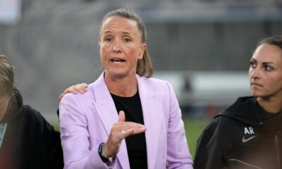 San Diego Wave coach Casey Stoney speaks with players in the huddle.